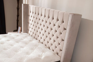 Lit Coffre CLOUTE BEIGE - Velours capitonné