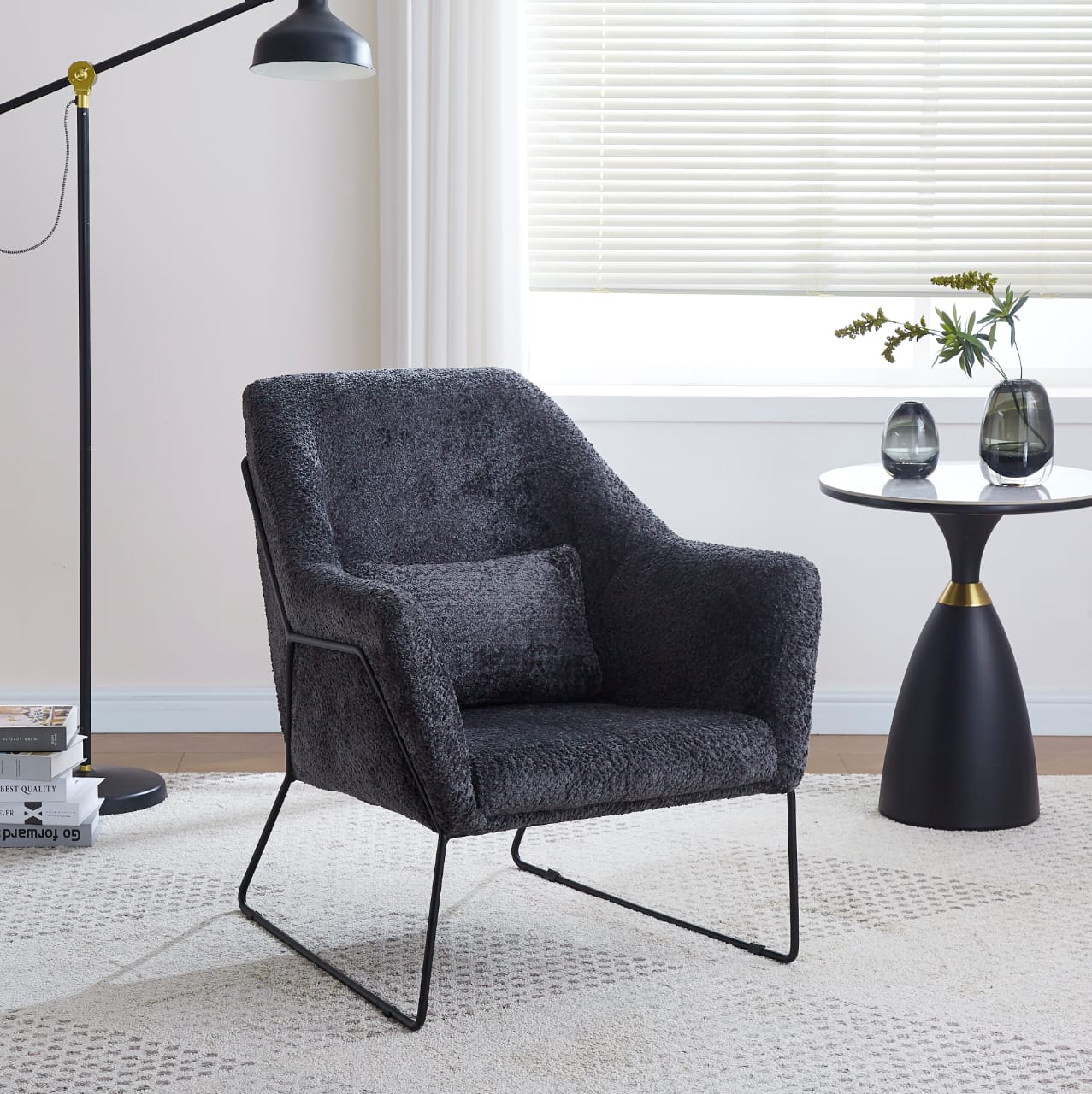 FAUTEUIL BASKA METAL NOIR LAINE ANTHRACITE ASSISE EN VELOURS, PIETEMENT EN ACIER