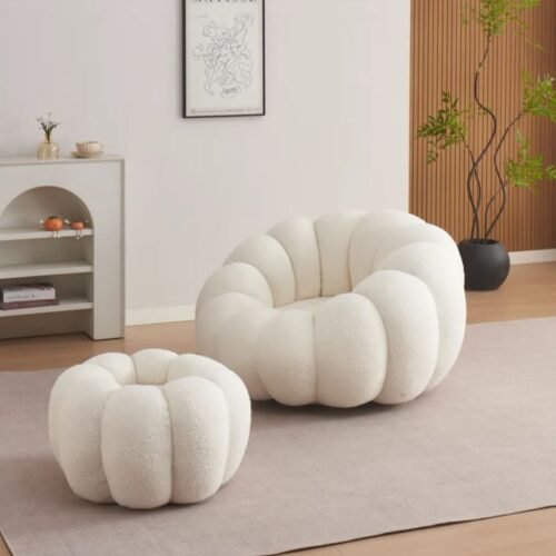 FAUTEUIL PIVOTANT PERLE – TISSU DOUDOU BEIGE AVEC POUF REPOSE-PIED